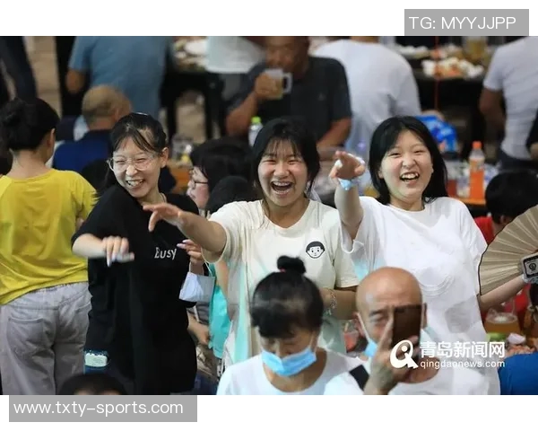 凯恩与妻子共享啤酒节欢乐时光为这一周的美好回忆添上完美句号