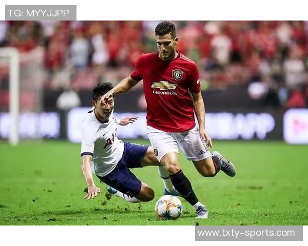 利桑德罗随队恢复有球训练预计10月底前重返赛场