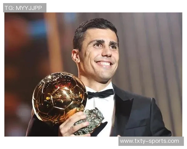 比利亚雷亚尔将在欧冠赛前隆重颁发金质奖章给罗德里