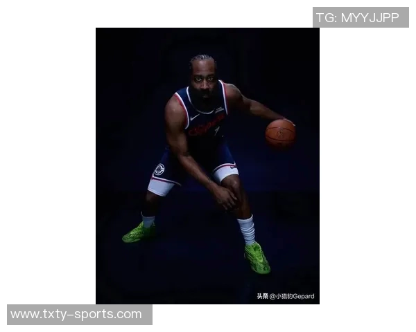 哈登半场表现低迷仅得1分却送出10次助攻展现团队精神 哈登半场表现低迷仅得1分却送出10次助攻展现团队精神