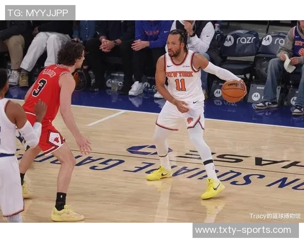 米切尔半场表现平平仅得13分3助攻失误和犯规影响发挥