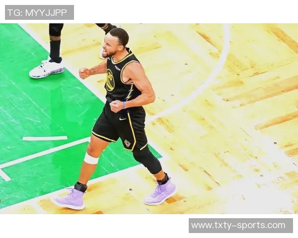 库里三节狂砍28分展现统治力期待常规赛精彩表现 库里三节狂砍28分展现统治力期待常规赛精彩表现