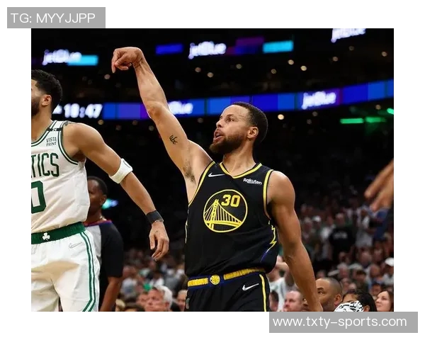 哈克斯高效表现助力球队12投8中砍下17分10篮板6助攻正负值加43 哈克斯高效表现助力球队12投8中砍下17分10篮板6助攻正负值加43