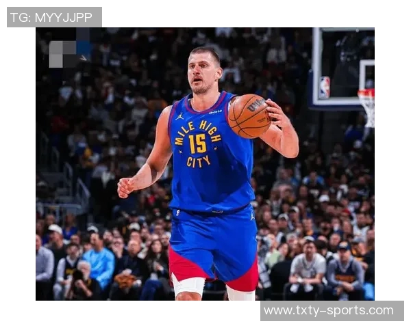 约基奇展现超凡视野与精准手法布劳恩底角三分轻松命中 约基奇展现超凡视野与精准手法布劳恩底角三分轻松命中